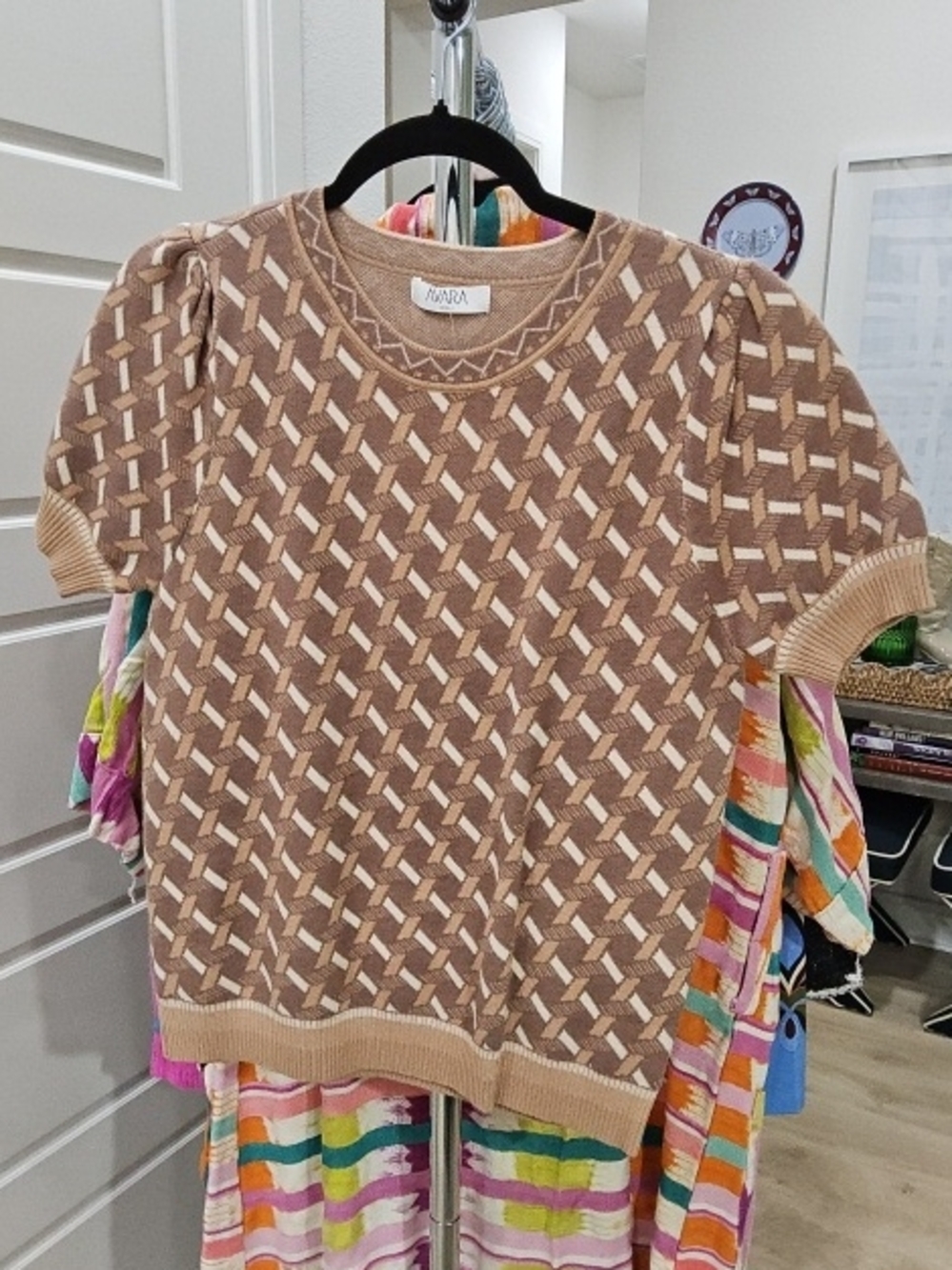 Avara Taupe & Cream Patterned Short-Sleeve Knit Sweater